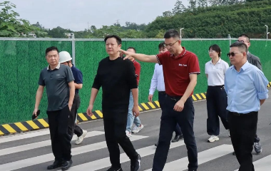 三江新區(qū)（臨港經(jīng)開區(qū)）黨工委委員、南溪經(jīng)開區(qū)管委會主任李勇率隊調(diào)研遠東股份宜賓智能產(chǎn)業(yè)園