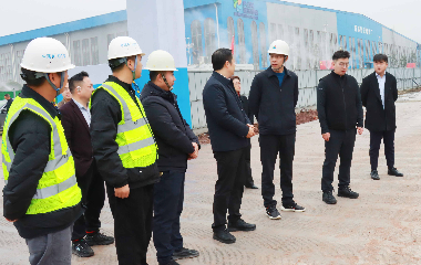 南溪經(jīng)開區(qū)黨工委副書記、管委會主任李勇一行蒞臨遠(yuǎn)東股份宜賓智能產(chǎn)業(yè)園調(diào)研指導(dǎo)